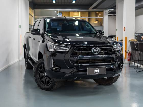 TOYOTA HILUX 2.8 D-4D TURBO DIESEL CD SRX 4X4 AUTOMÁTICO